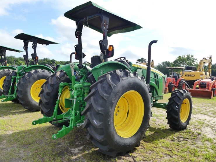 2023-john-deere-5105m-image-3