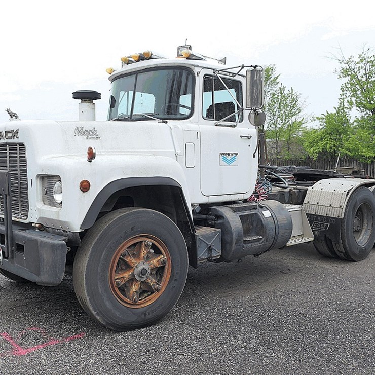 1988 MACK R688ST