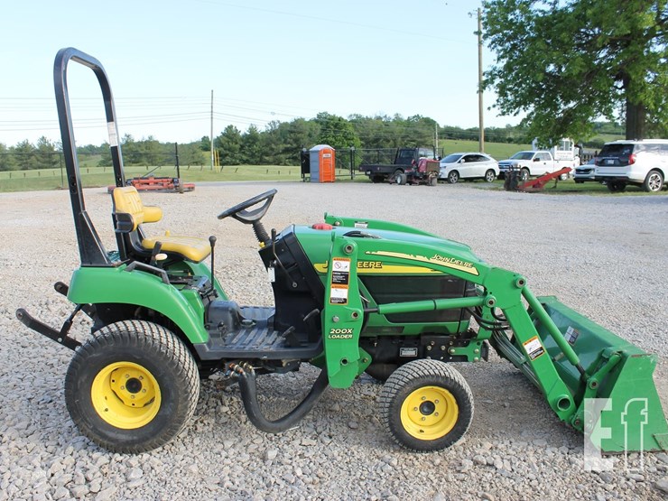 john-deere-2210-image-6