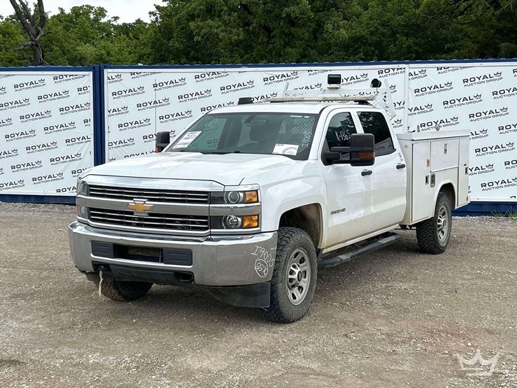 2017-chevrolet-silverado-2500hd-image-1