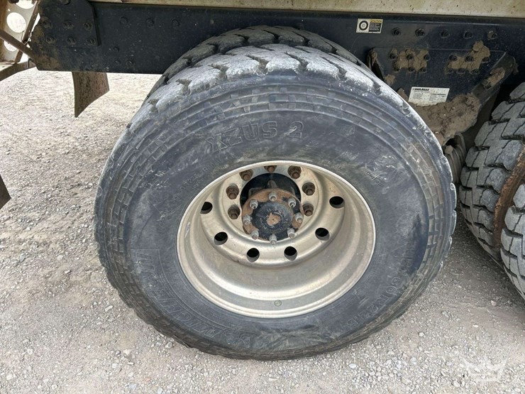 2019-peterbilt-520-image-38