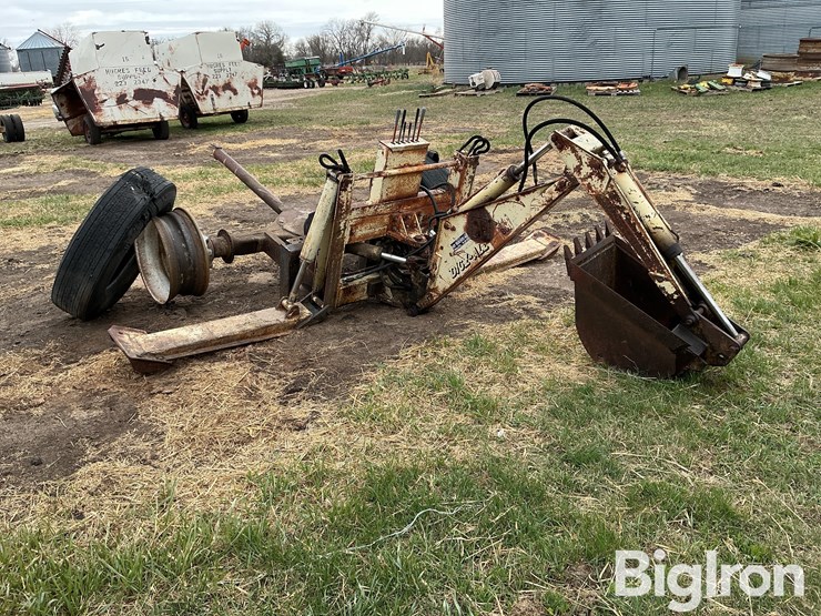 digz-all-800-pull-type-backhoe-image-3