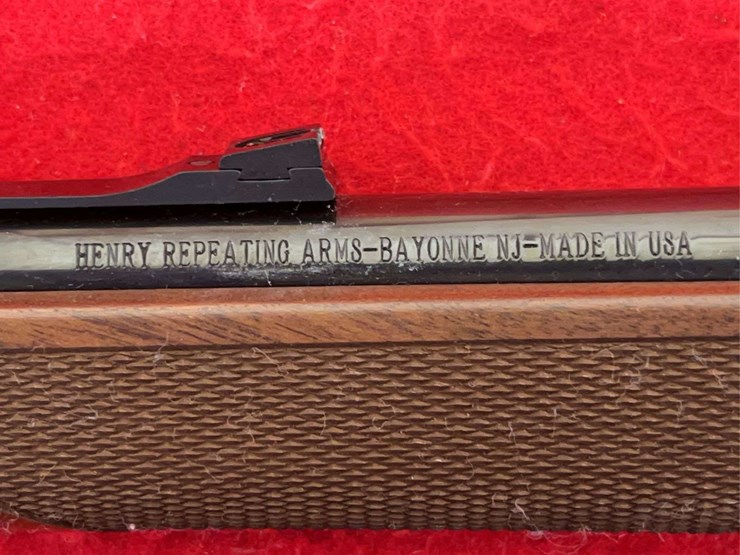 henry-repeating-arms-h001v-lever-action-rifle-.17-hmr-image-12