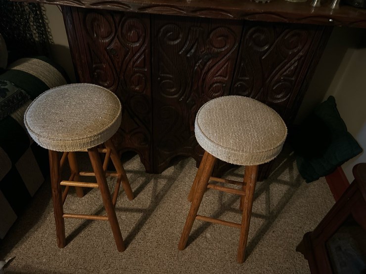 #90-•-wooden-bar-/-counter-with-two-stools-image-4