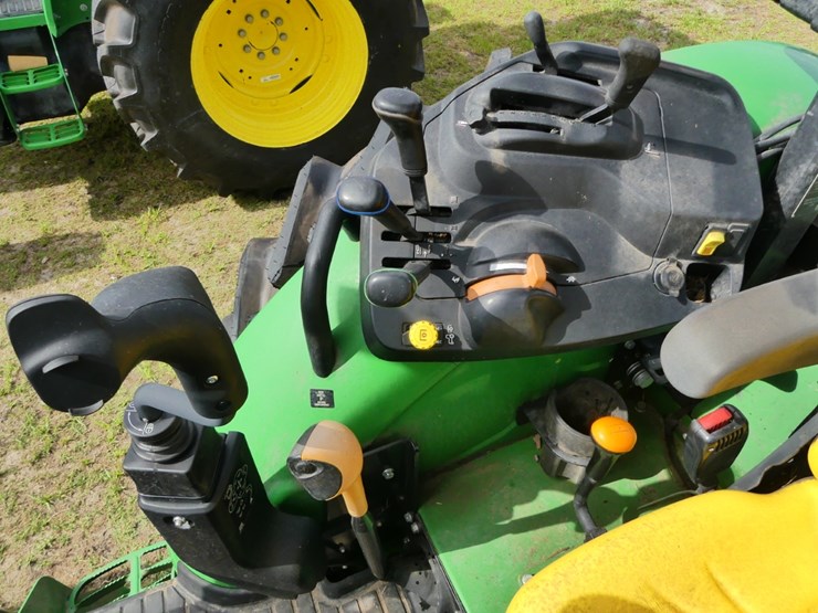2024-john-deere-5120m-image-11