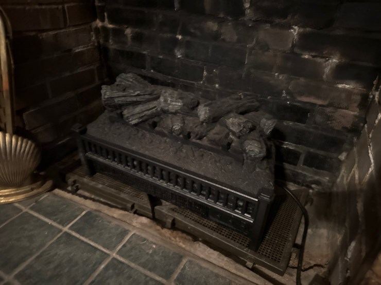 #100-•-fireplace-set-and-logs-image-3