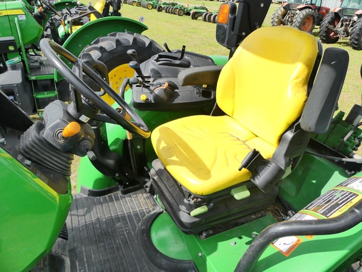 2024-john-deere-5120m-image-10