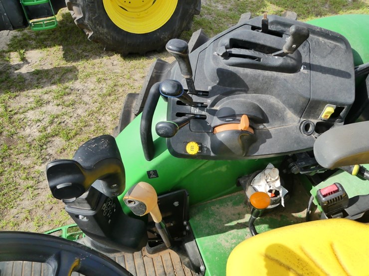 2023-john-deere-5105m-image-10