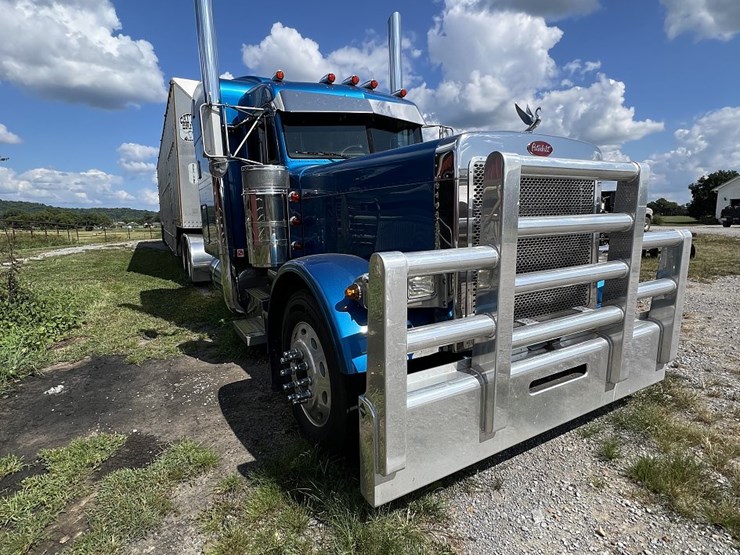 2002-peterbilt-379-image-4