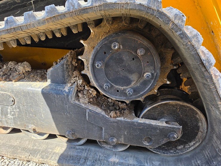 2018-jcb-3ts-8t-image-13