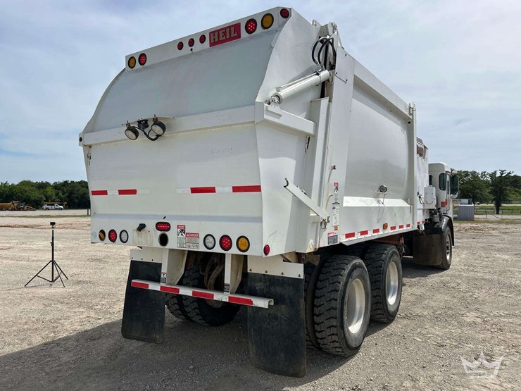 2019-peterbilt-520-image-3