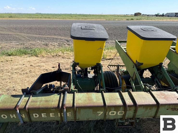 john-deere-7100-image-6