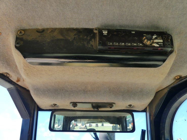 2015-caterpillar-d3k2-image-16