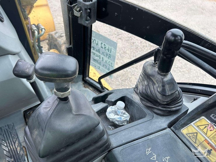2013-caterpillar-420f-image-17