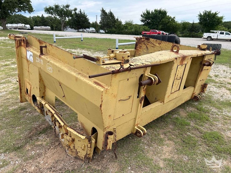 t/a-aggregate-spreader-box-wheel-loader-attachment-image-2