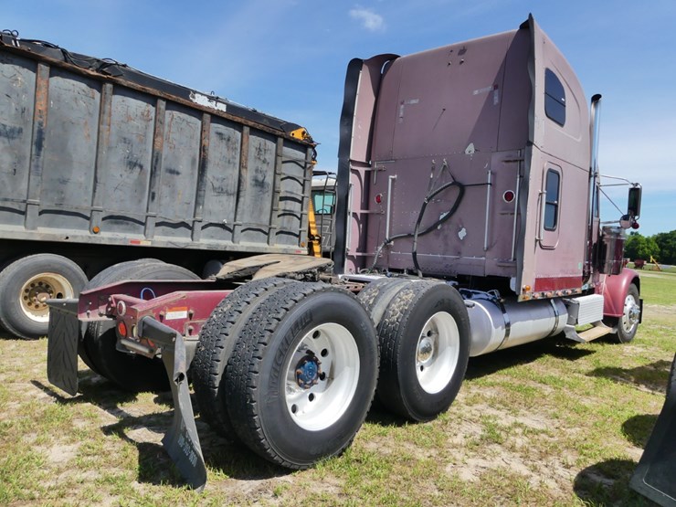 2001-freightliner-classic-image-3