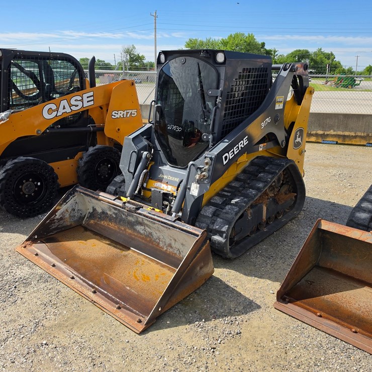 2023 DEERE 317G