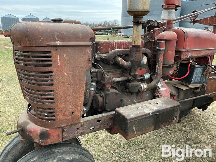 1953-farmall-super-h-2wd-tractor-image-14