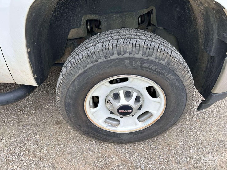 2013-gmc-2500hd-image-33