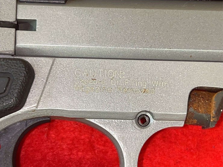 smith-&-wesson-model-22s-semi-auto-pistol-.22-lr-image-19