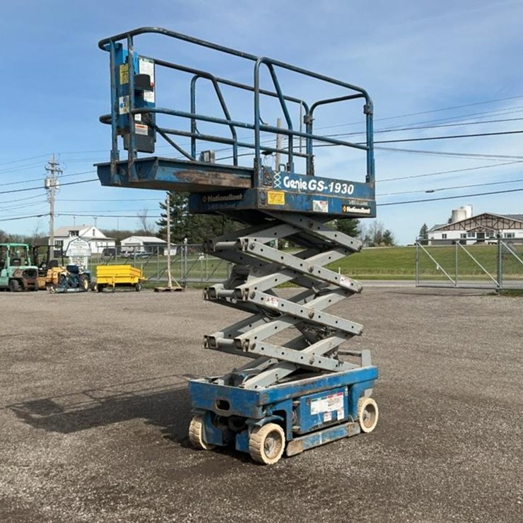 1999 GENIE GS1930