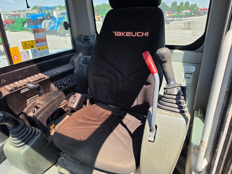 2021-takeuchi-tb290-image-10
