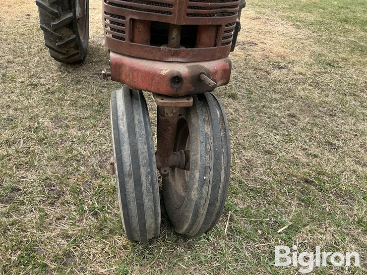 1953-farmall-super-h-2wd-tractor-image-11
