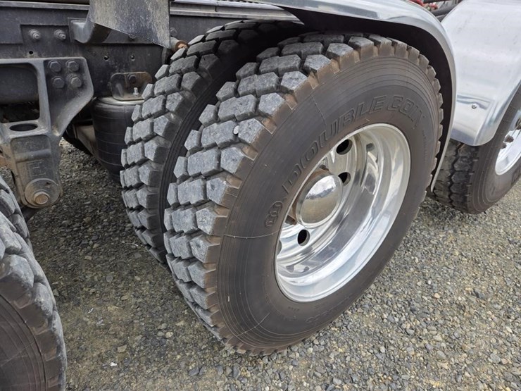 2012-kenworth-t800-image-52