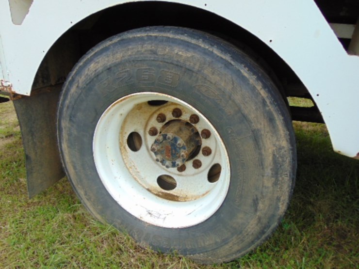 2004-ford-f750-image-8