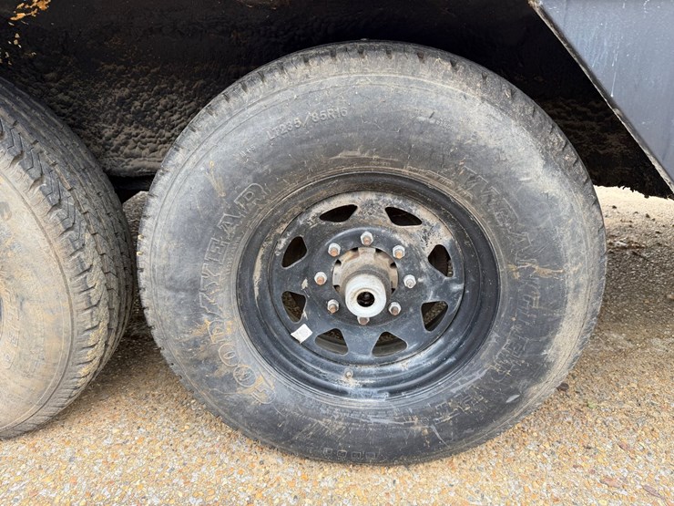 #9109-•-bumper-pull-restroom-trailer--no-title-image-9