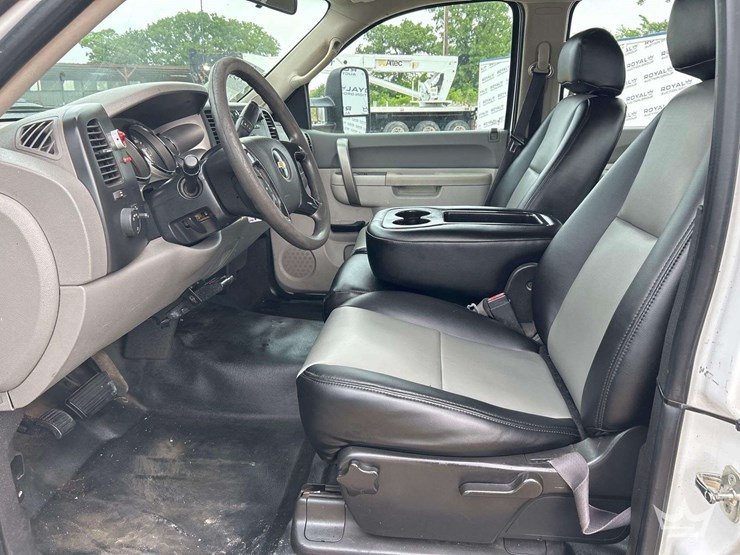 2012-chevrolet-silverado-2500hd-image-11