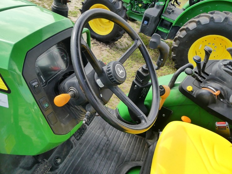 2024-john-deere-5120m-image-11
