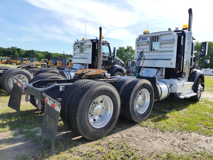 2017-peterbilt-579-image-3