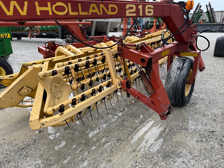 new-holland-216-image-5