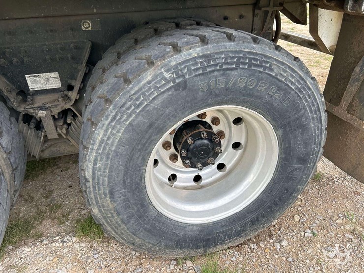 2019-peterbilt-520-image-30