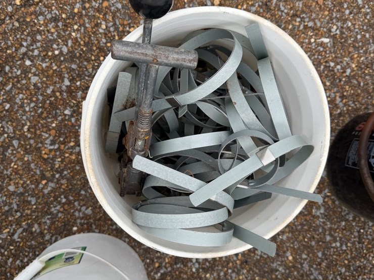 #9045-•-lot-of-misc-aluminum-clamps-&-fittings-image-7