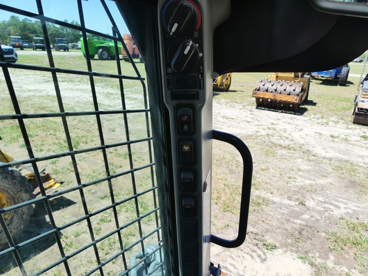 new-holland-c232-image-15