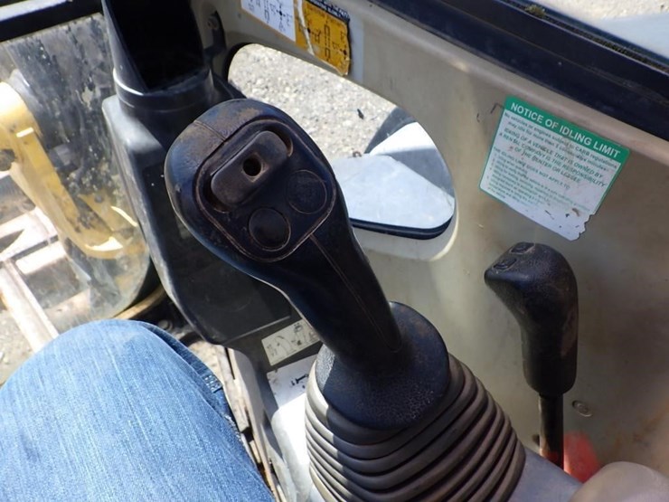 2012-john-deere-60d-image-45