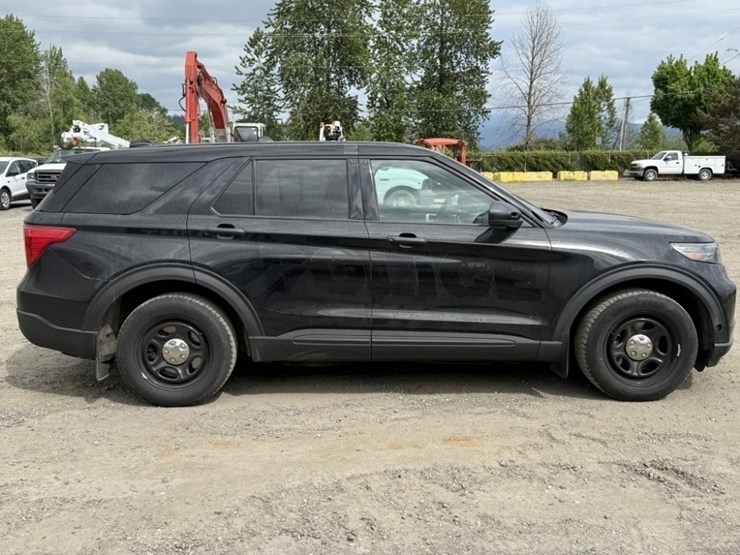 2020-ford-explorer-image-3