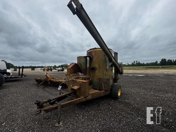 john-deere-700-image-1