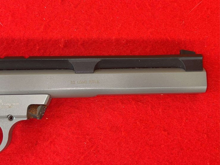 smith-&-wesson-model-22s-semi-auto-pistol-.22-lr-image-15