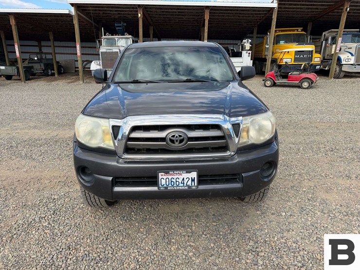 2010-toyota-tacoma-image-8