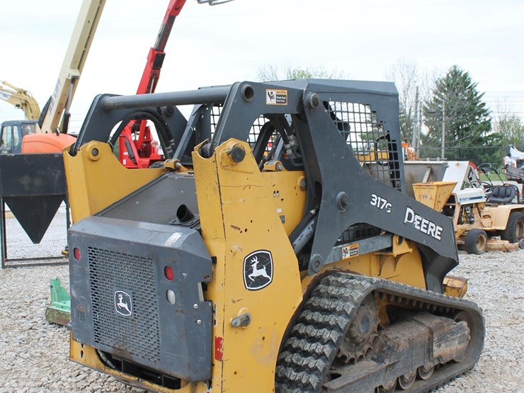 2018-deere-317g-image-2