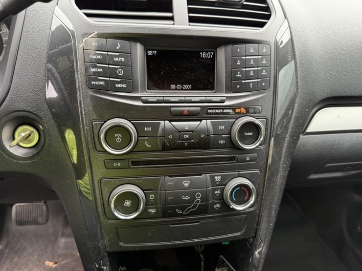 2017-ford-explorer-image-31