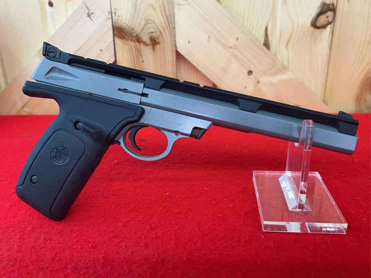 smith-&-wesson-model-22s-semi-auto-pistol-.22-lr-image-4