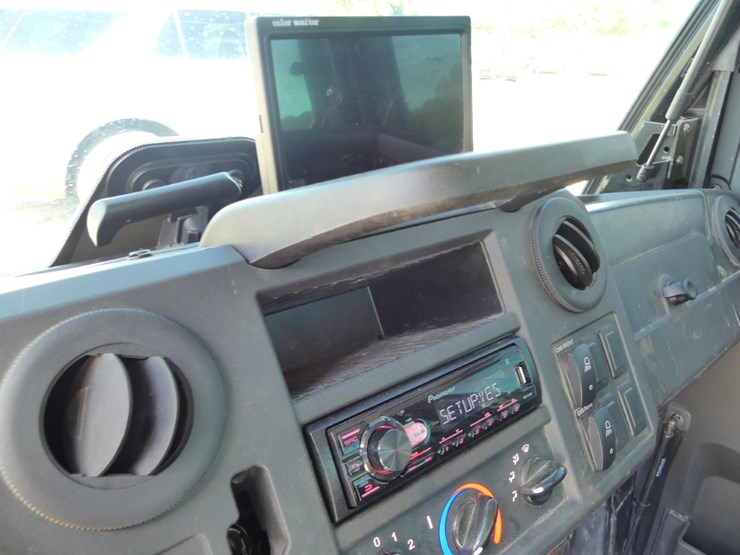 2022-john-deere-xuv835m-image-14