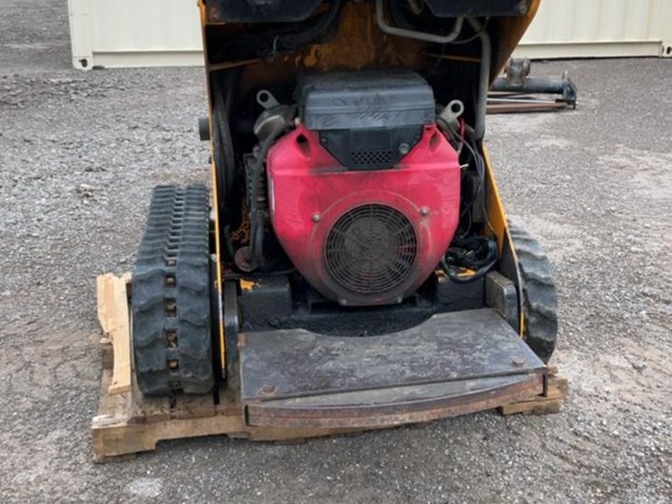 #1050-•-boxer-mini-skid-steer-loader-image-4
