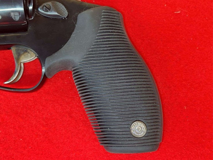 taurus-tracker-revolver-.22-lr-image-10