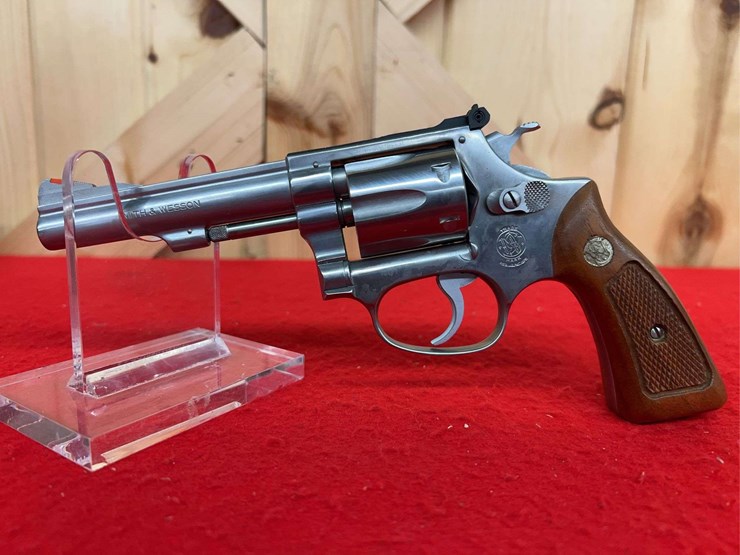smith-&-wesson-model-63-revolver-.22-lr-image-2