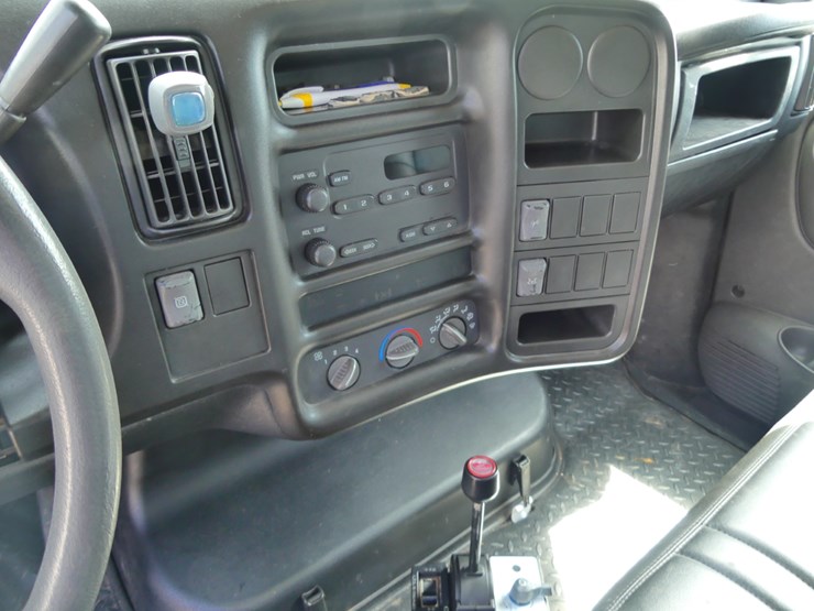 2005-gmc-c5500-image-11